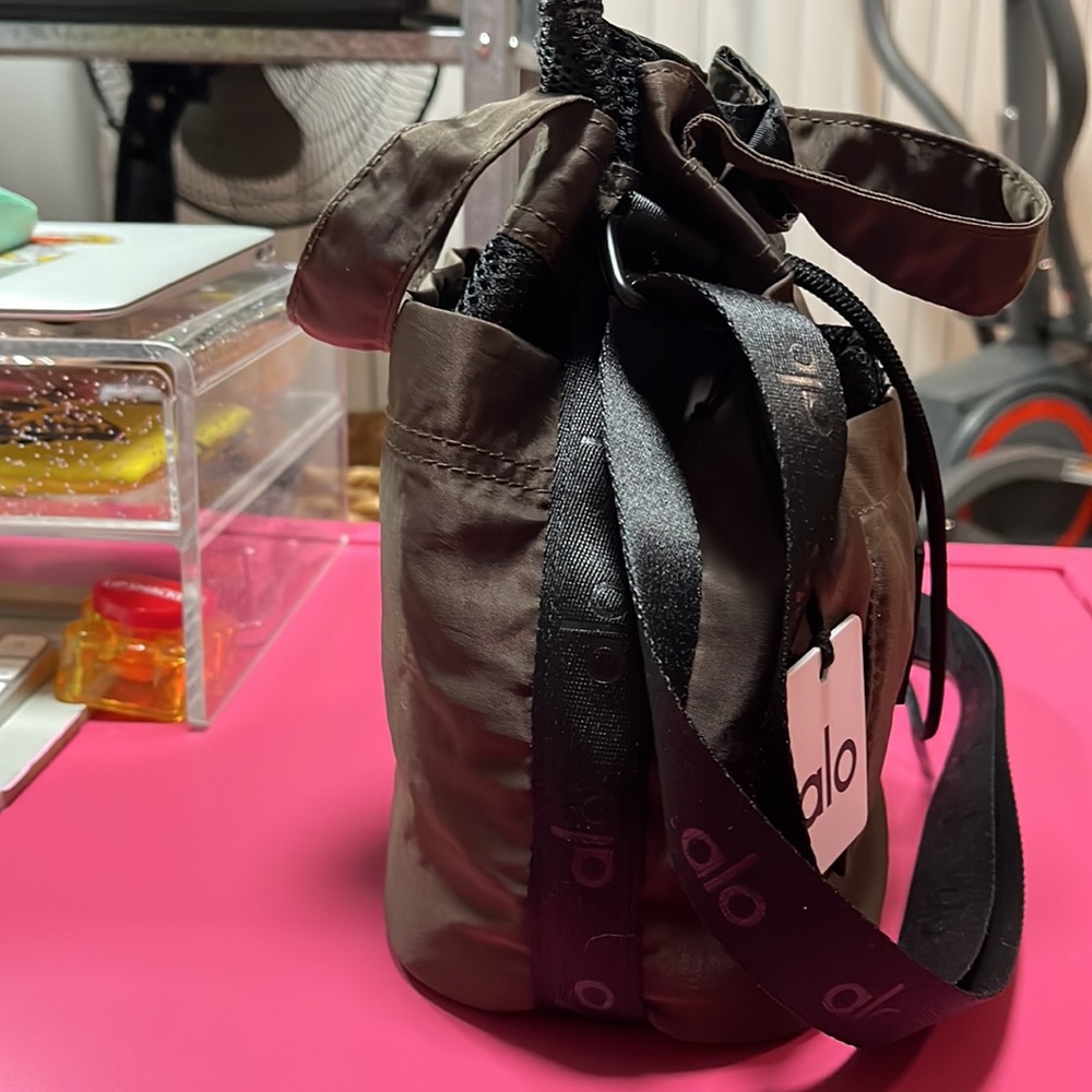 Alo Utility Cross Body Bucket Bag in Espresso + Black - Picture 9 of 13